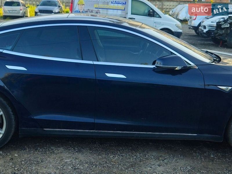 Лифтбек Tesla Model S 2014 в Ивано-Франковске