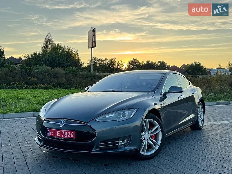 Лифтбек Tesla Model S 2014 в Львове