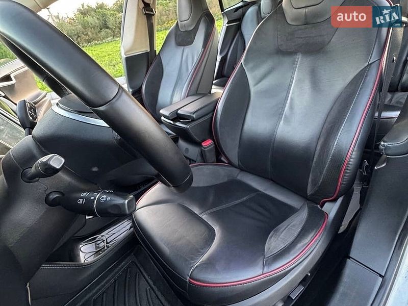 Лифтбек Tesla Model S 2014 в Львове