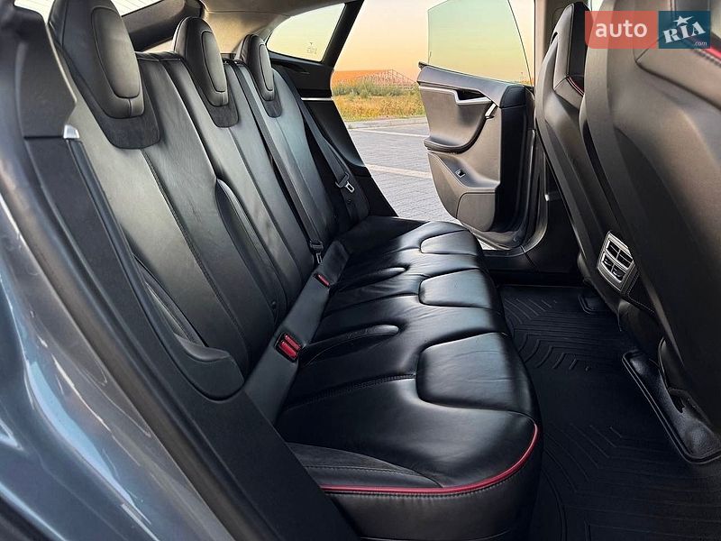 Лифтбек Tesla Model S 2014 в Львове