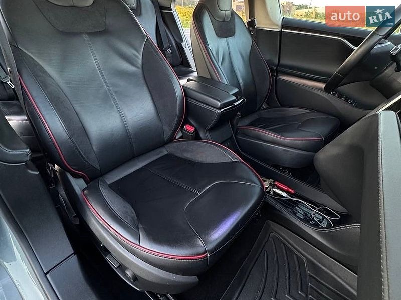 Лифтбек Tesla Model S 2014 в Львове
