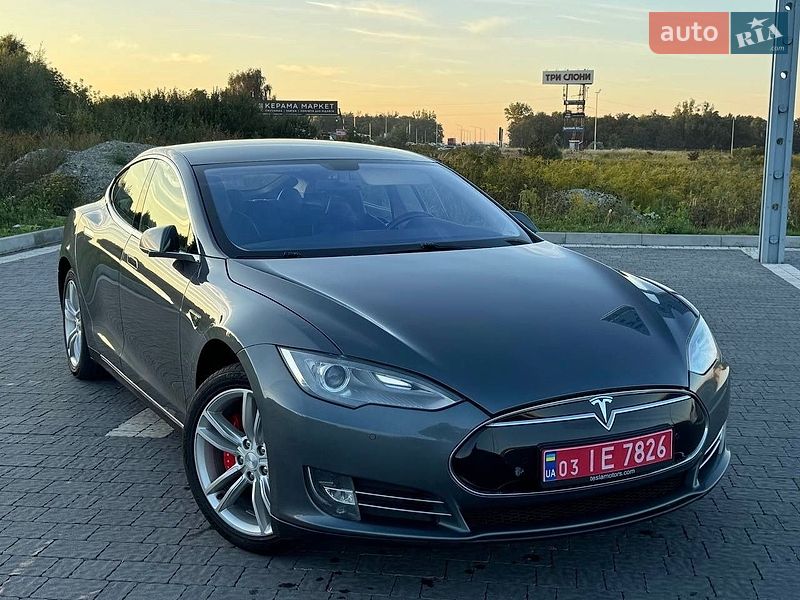 Лифтбек Tesla Model S 2014 в Львове