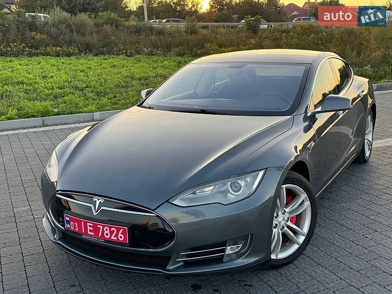 Лифтбек Tesla Model S 2014 в Львове