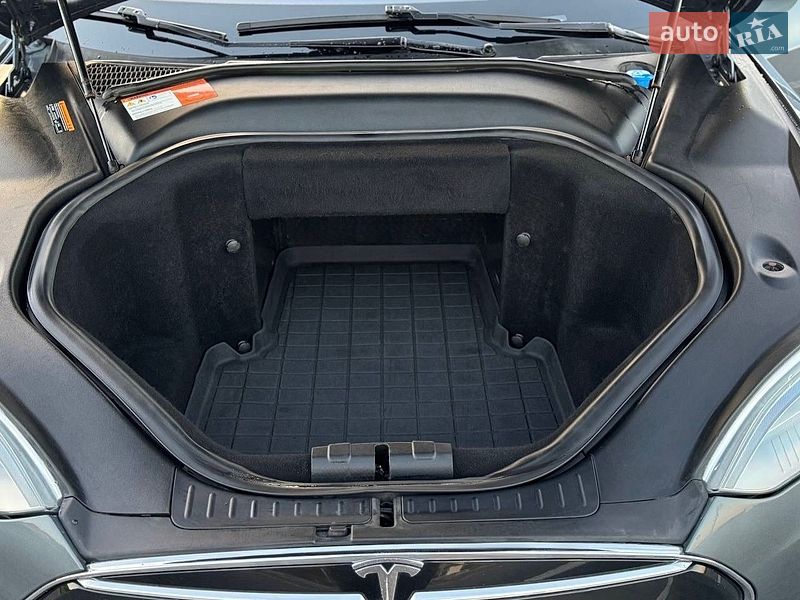 Лифтбек Tesla Model S 2014 в Львове