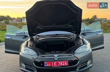 Лифтбек Tesla Model S 2014 в Львове