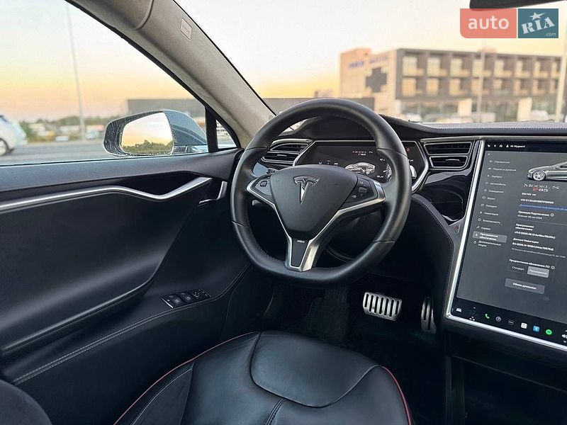 Лифтбек Tesla Model S 2014 в Львове