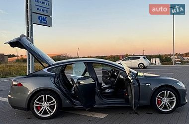 Лифтбек Tesla Model S 2014 в Львове