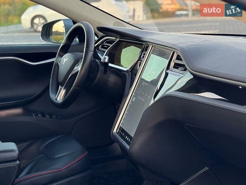 Лифтбек Tesla Model S 2014 в Львове