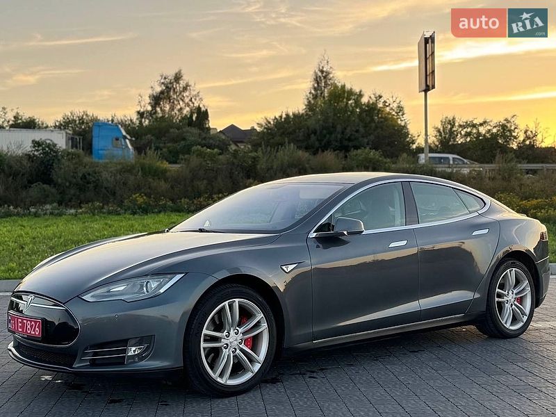 Лифтбек Tesla Model S 2014 в Львове