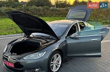Лифтбек Tesla Model S 2014 в Львове