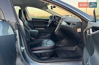Лифтбек Tesla Model S 2014 в Львове