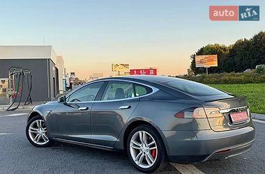 Лифтбек Tesla Model S 2014 в Львове