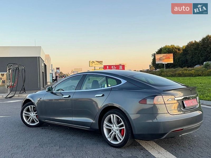 Лифтбек Tesla Model S 2014 в Львове
