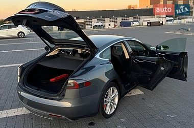 Лифтбек Tesla Model S 2014 в Львове