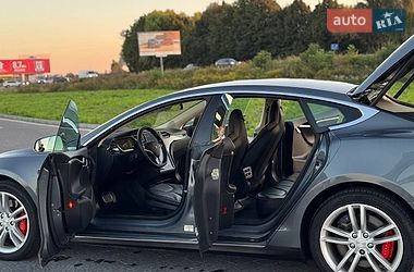 Лифтбек Tesla Model S 2014 в Львове