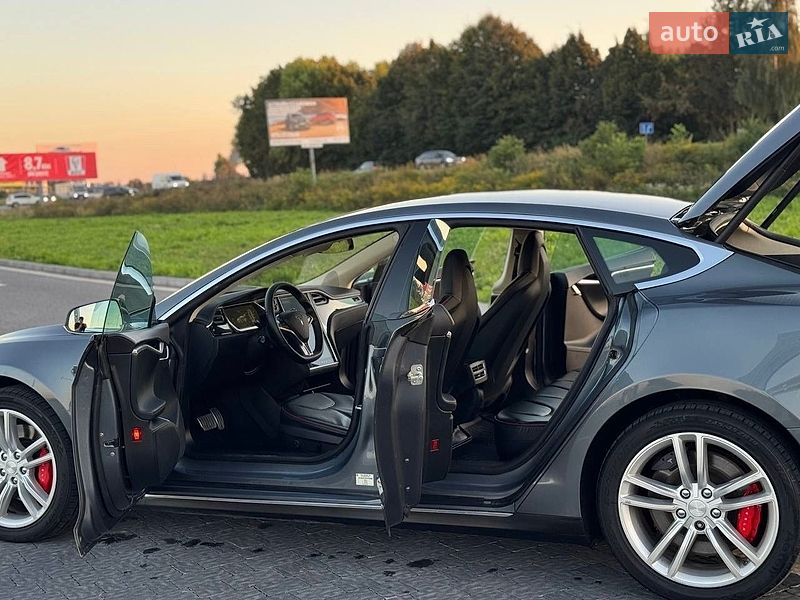 Лифтбек Tesla Model S 2014 в Львове