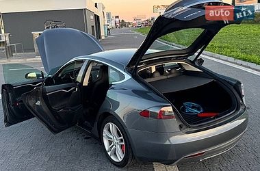 Лифтбек Tesla Model S 2014 в Львове