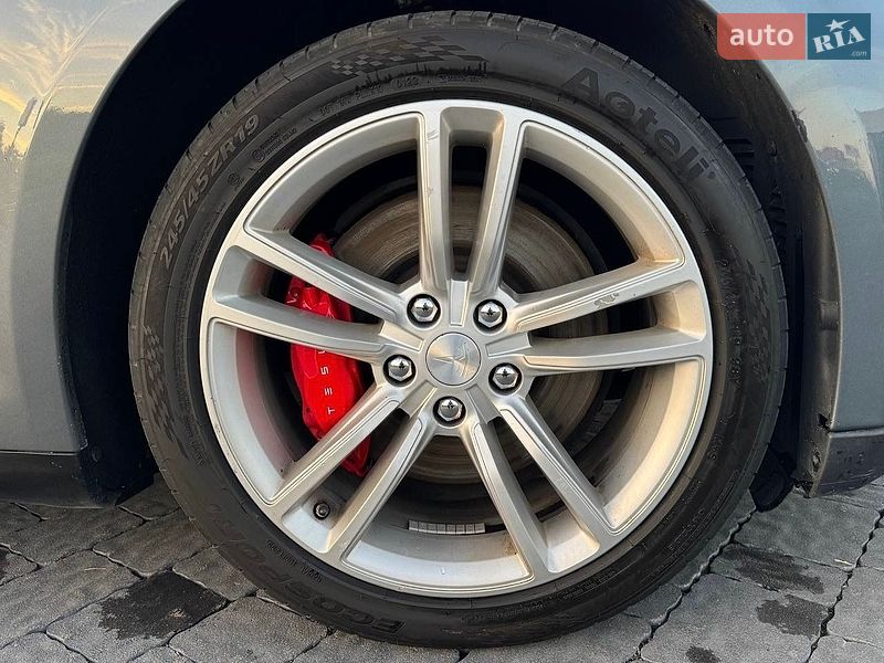 Лифтбек Tesla Model S 2014 в Львове