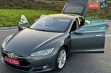 Лифтбек Tesla Model S 2014 в Львове