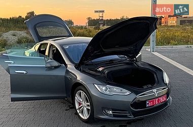 Лифтбек Tesla Model S 2014 в Львове