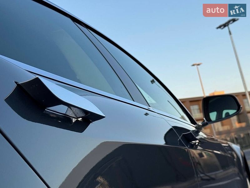 Лифтбек Tesla Model S 2014 в Львове