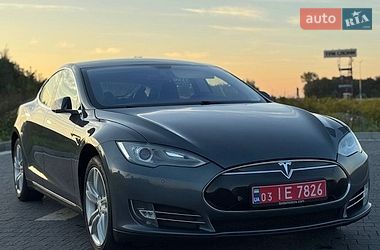 Лифтбек Tesla Model S 2014 в Львове
