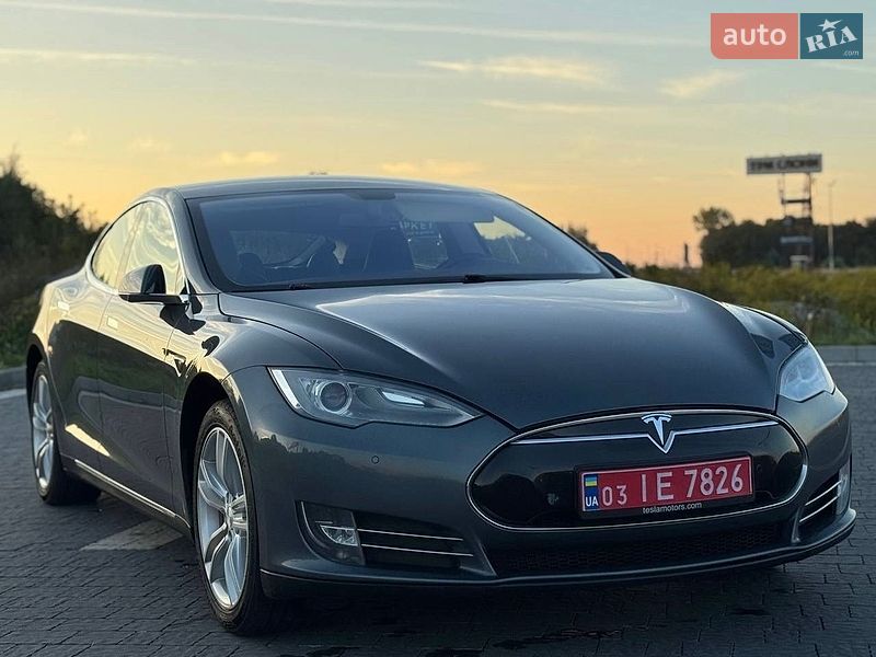 Лифтбек Tesla Model S 2014 в Львове