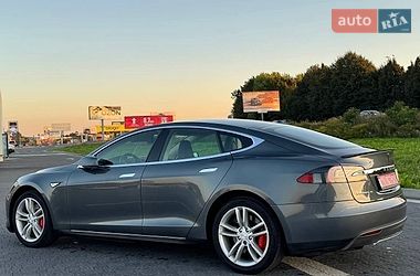 Лифтбек Tesla Model S 2014 в Львове