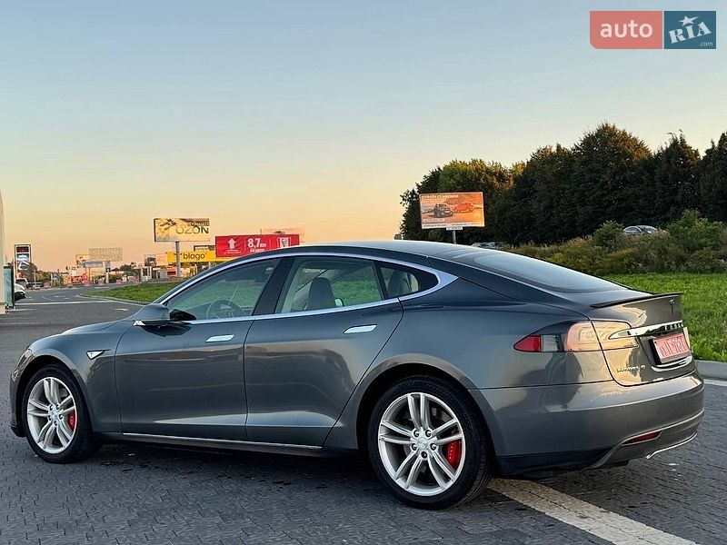 Лифтбек Tesla Model S 2014 в Львове