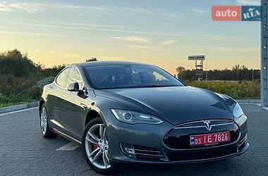 Лифтбек Tesla Model S 2014 в Львове