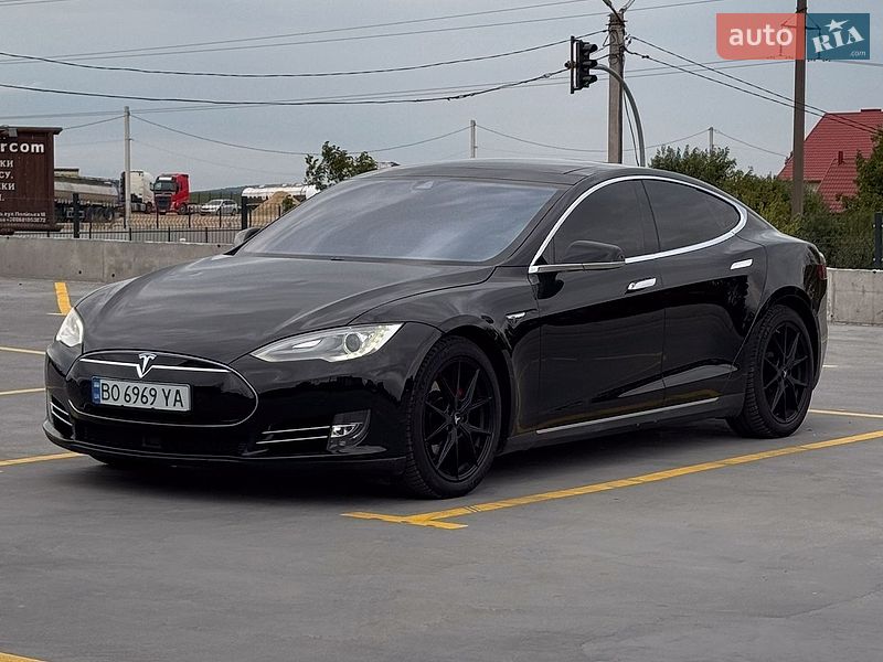 Tesla Model S 2015