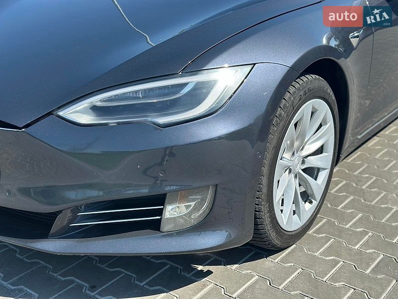 Лифтбек Tesla Model S 2020 в Днепре