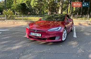 Лифтбек Tesla Model S 2016 в Радомышле