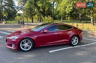 Лифтбек Tesla Model S 2016 в Радомышле