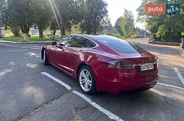 Лифтбек Tesla Model S 2016 в Радомышле