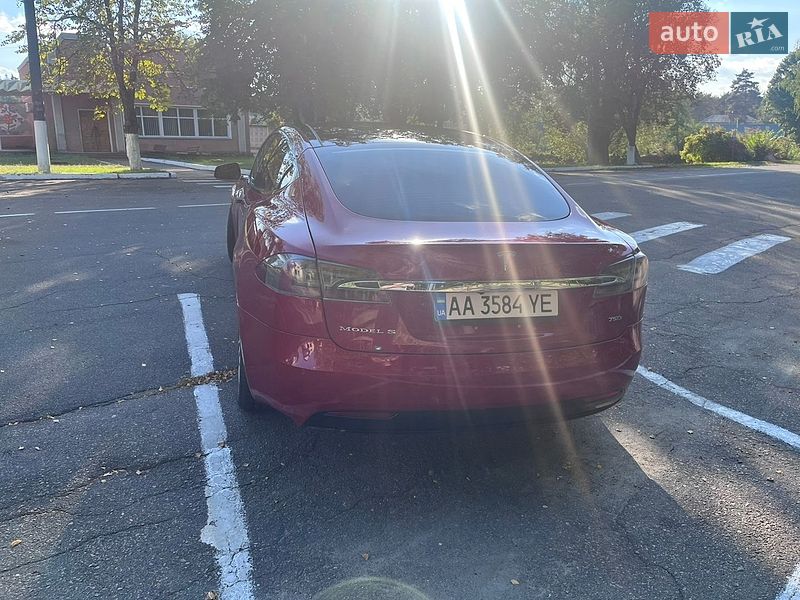 Лифтбек Tesla Model S 2016 в Радомышле