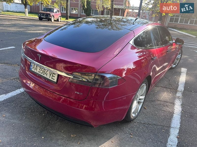 Лифтбек Tesla Model S 2016 в Радомышле