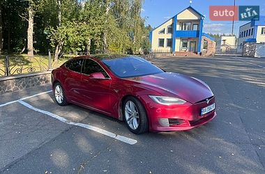 Лифтбек Tesla Model S 2016 в Радомышле