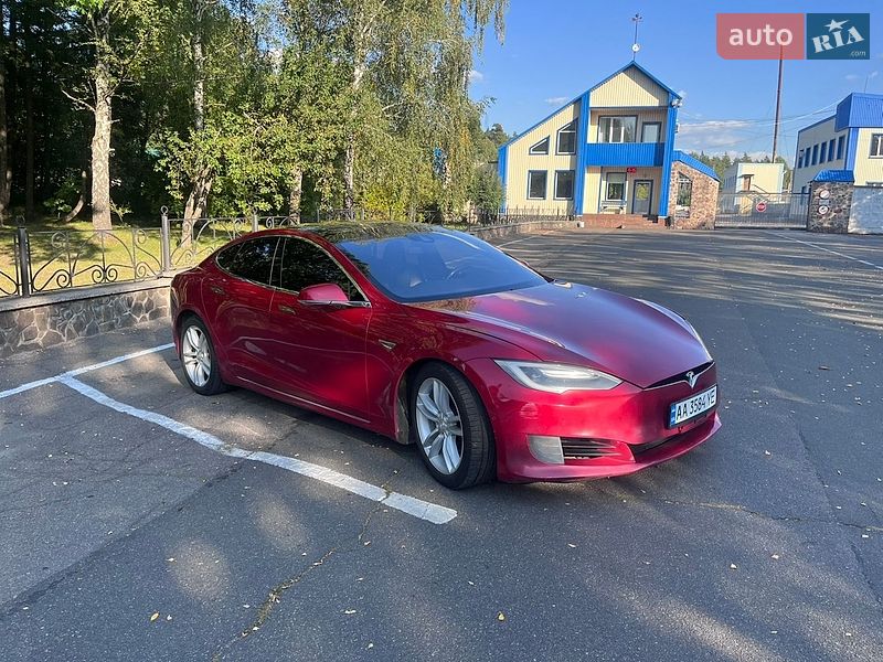 Лифтбек Tesla Model S 2016 в Радомышле