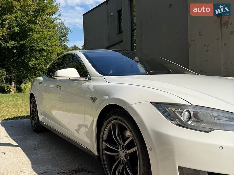 Ліфтбек Tesla Model S 2015 в Києві