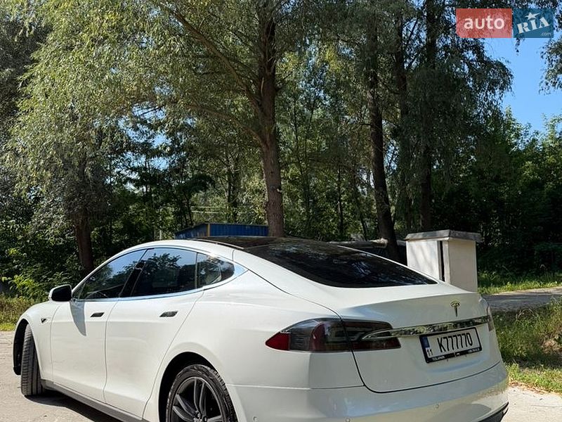 Ліфтбек Tesla Model S 2015 в Києві