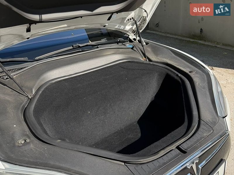 Ліфтбек Tesla Model S 2015 в Києві
