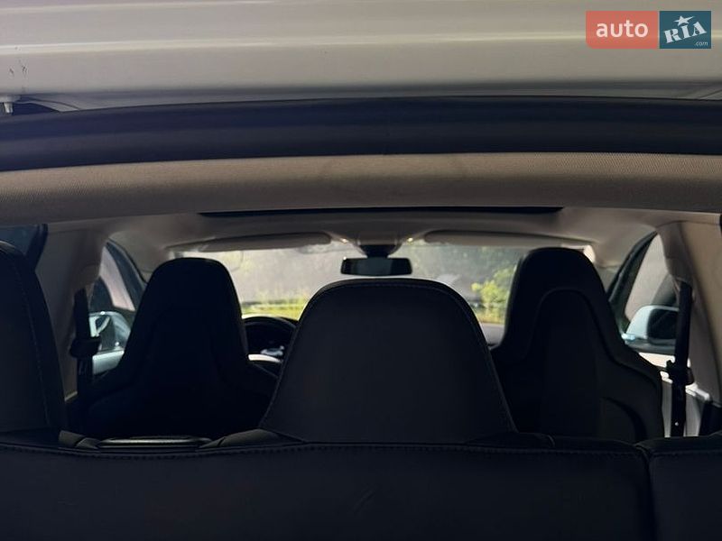 Ліфтбек Tesla Model S 2015 в Києві