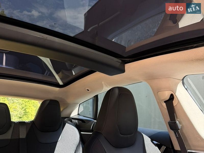 Ліфтбек Tesla Model S 2015 в Києві