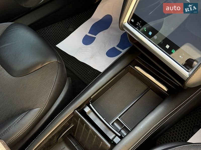 Ліфтбек Tesla Model S 2015 в Києві