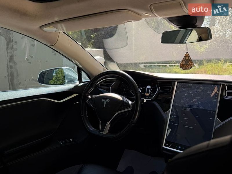 Ліфтбек Tesla Model S 2015 в Києві