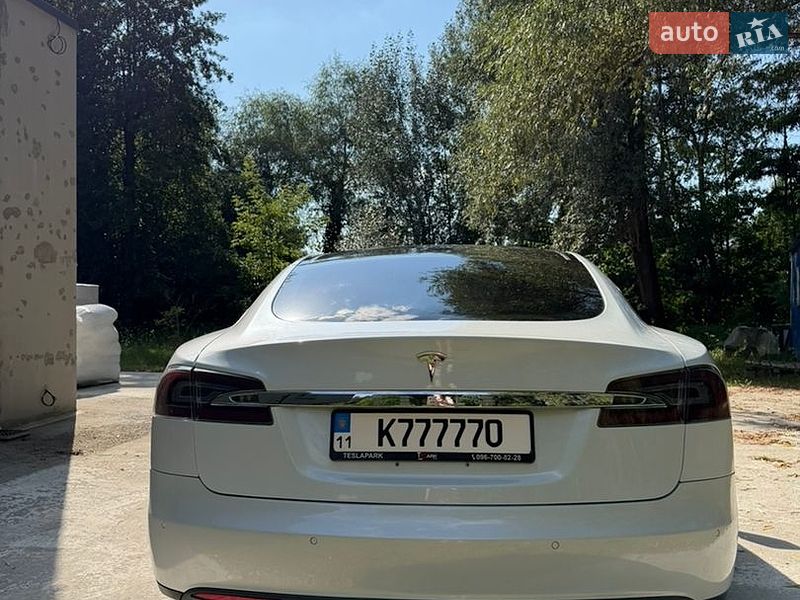 Ліфтбек Tesla Model S 2015 в Києві