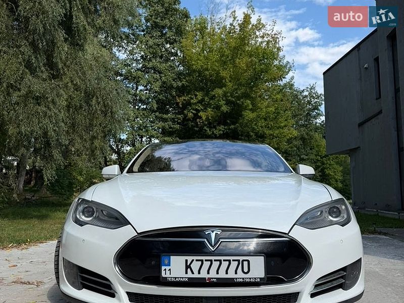 Ліфтбек Tesla Model S 2015 в Києві