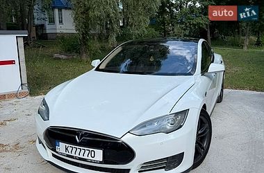 Ліфтбек Tesla Model S 2015 в Києві