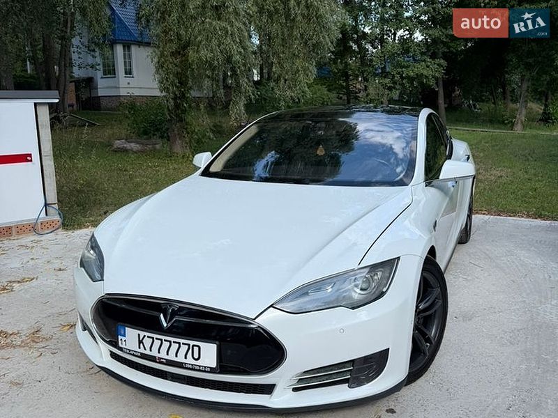 Ліфтбек Tesla Model S 2015 в Києві